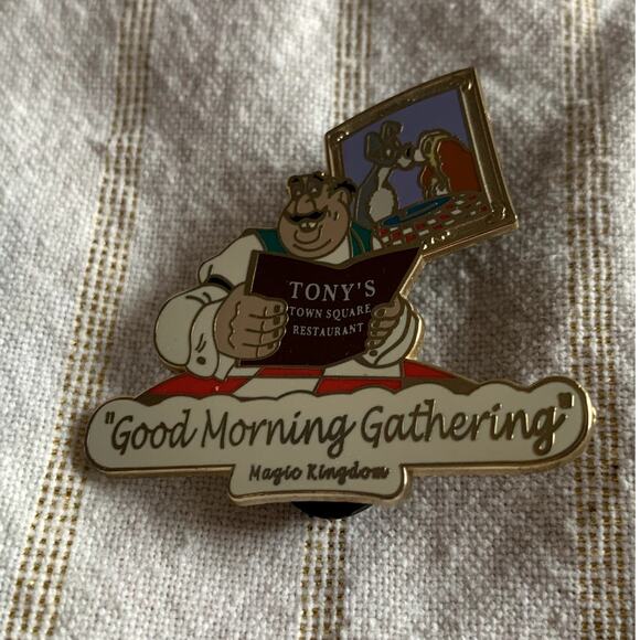 Good Morning Gathering Magic Kingdom Lady and the Tramp Disney Trading Pin - Picture 1 of 2